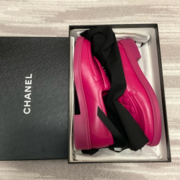 Chanel Lambskin Quilted CC Turnlock Loafers 39.5 Fuchsia - Picture 4 of 10